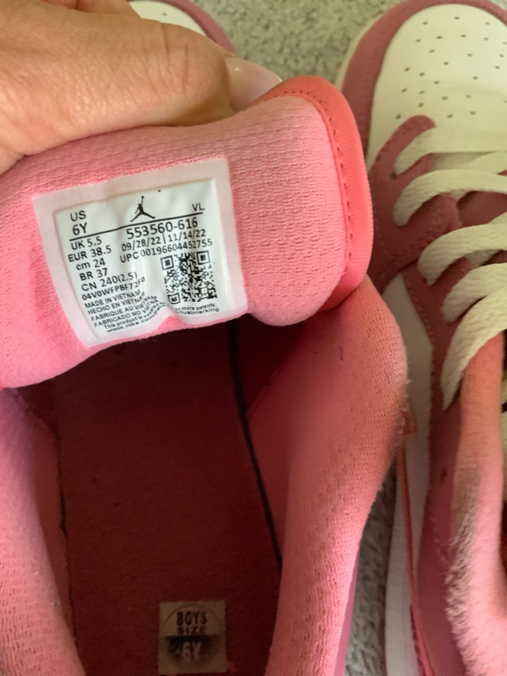 Jordan Youth Low-Top Sneakers in Pink and White - Picture 3 of 4